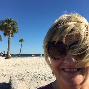 Meet your Posher, Elaine